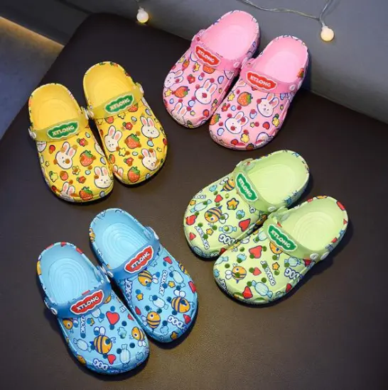 Factory-Price Waterproof & Comfortable Kids' Beach Sandals and Garden Clogs with Cartoon Plastic Labels