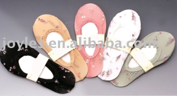 Lace sneaker socks with embroidery