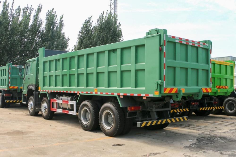 العلامة التجارية الصينية Howo V7 سعة كبيرة 15T Truck Dump Truck 8x4 12TIRES