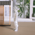 Estatueta impressa em 3D de Goku branco pérola