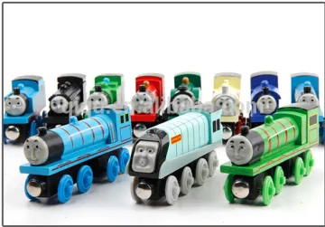2016 The new magnetic train locomotive small wooden Thomas early childhood educational toys