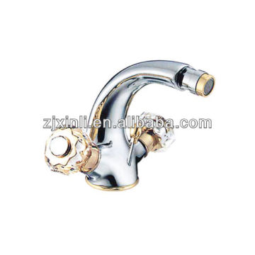 Faucet bidet ที่จับคู่ทองเหลืองคุณภาพสูงโปแลนด์และโครเมี่ยมเสร็จ x9507D2