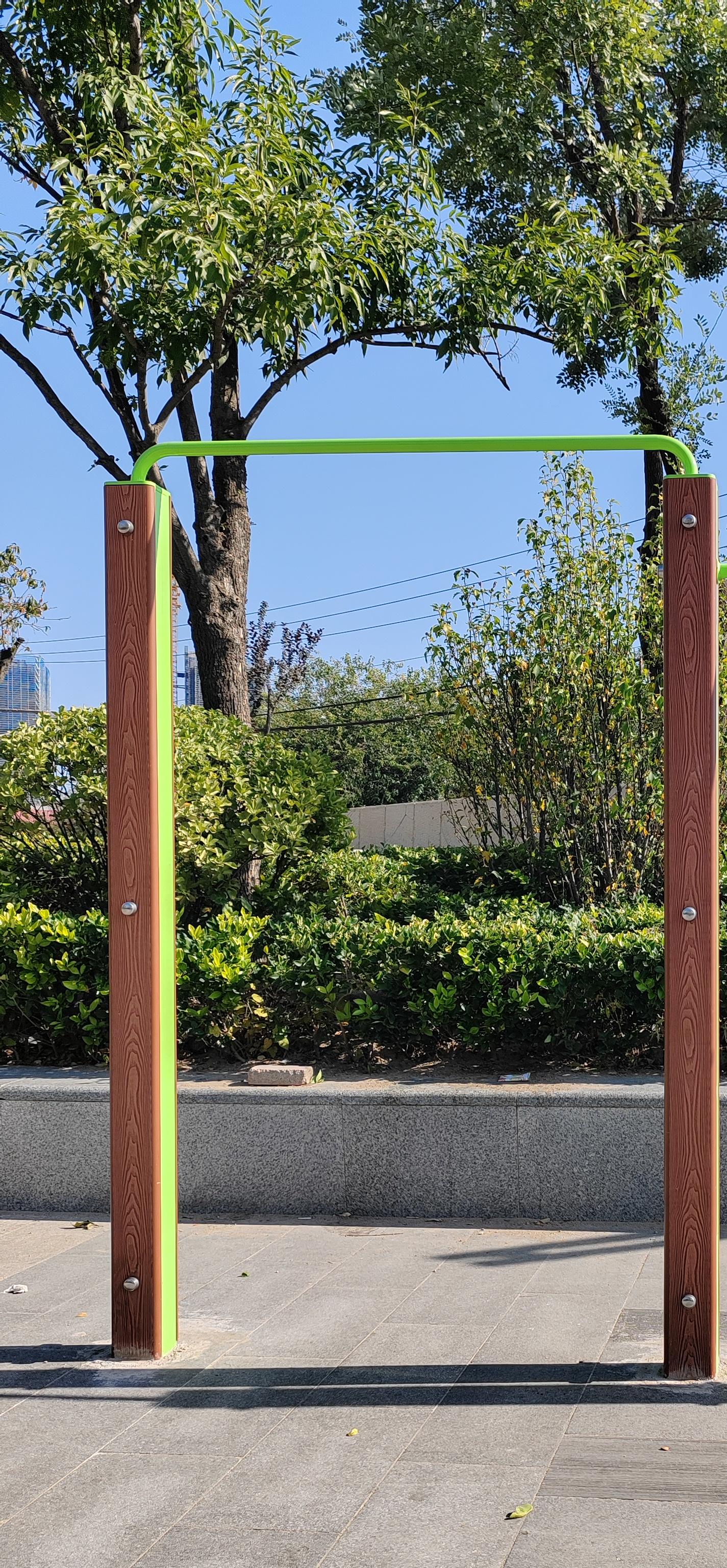 Outdoor fitness equipment
