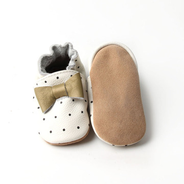 Imprimir sapatos de bebê de couro macio com nó em arco