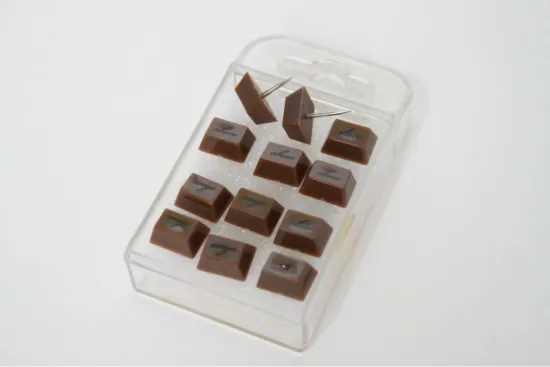 Eco-Friendly,Safe & Easy handle Feature and color thumbtack