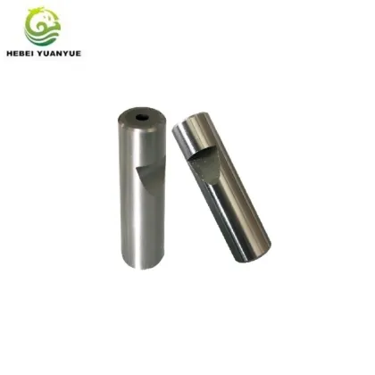 Bolt forming punch die main die