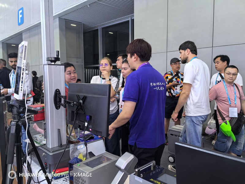 Day 3 of the Canton Fair! Chuke Intelligent's Booth is Packed with Visitors, with a Surge of Inquiries and Orders