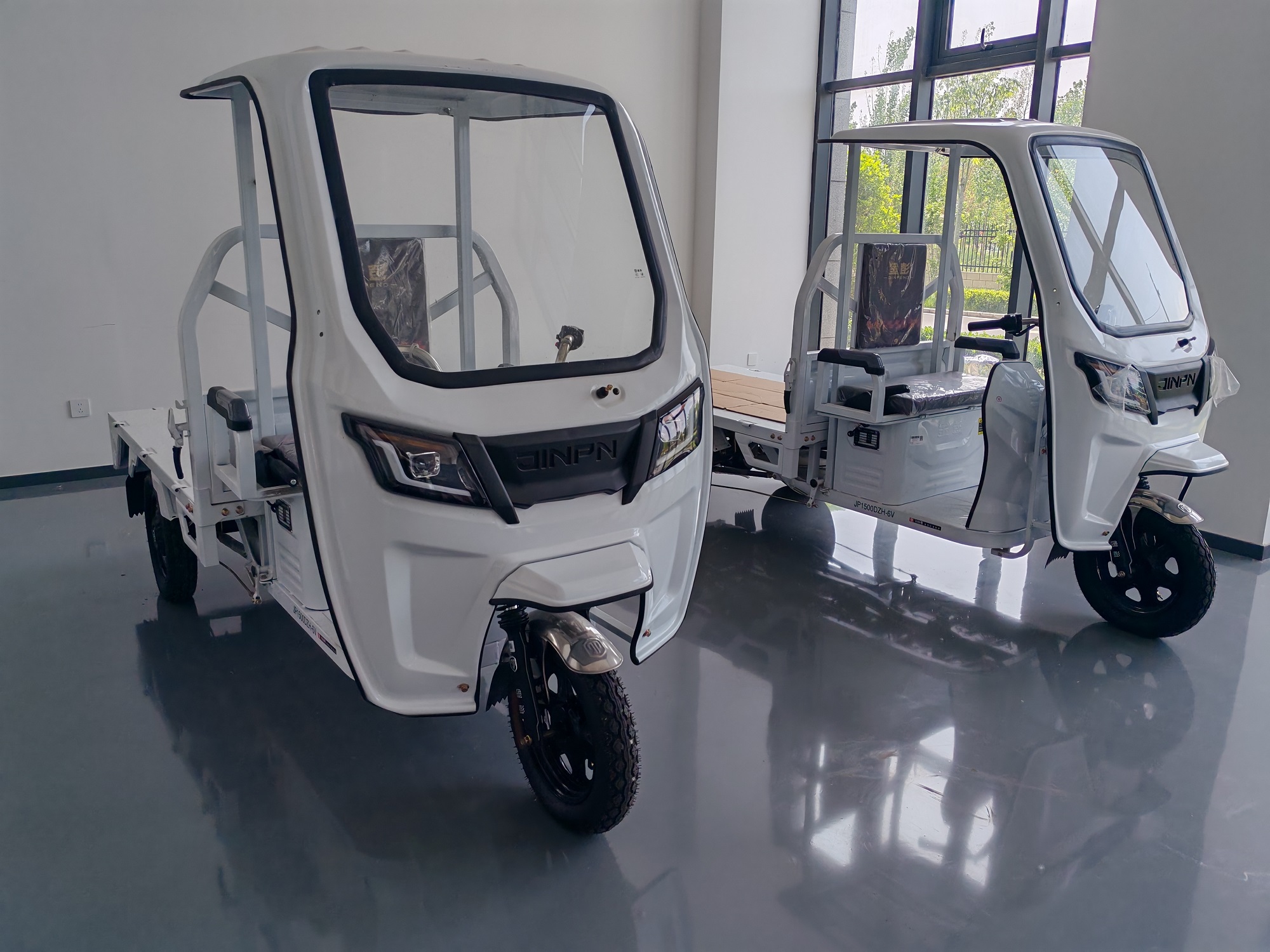 electric refrigerated tricycle for food delivery