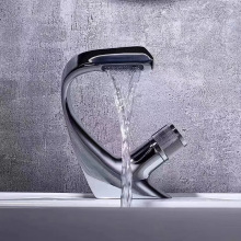 새로운 디자인 광택 고압 목욕 분지 수도꼭지