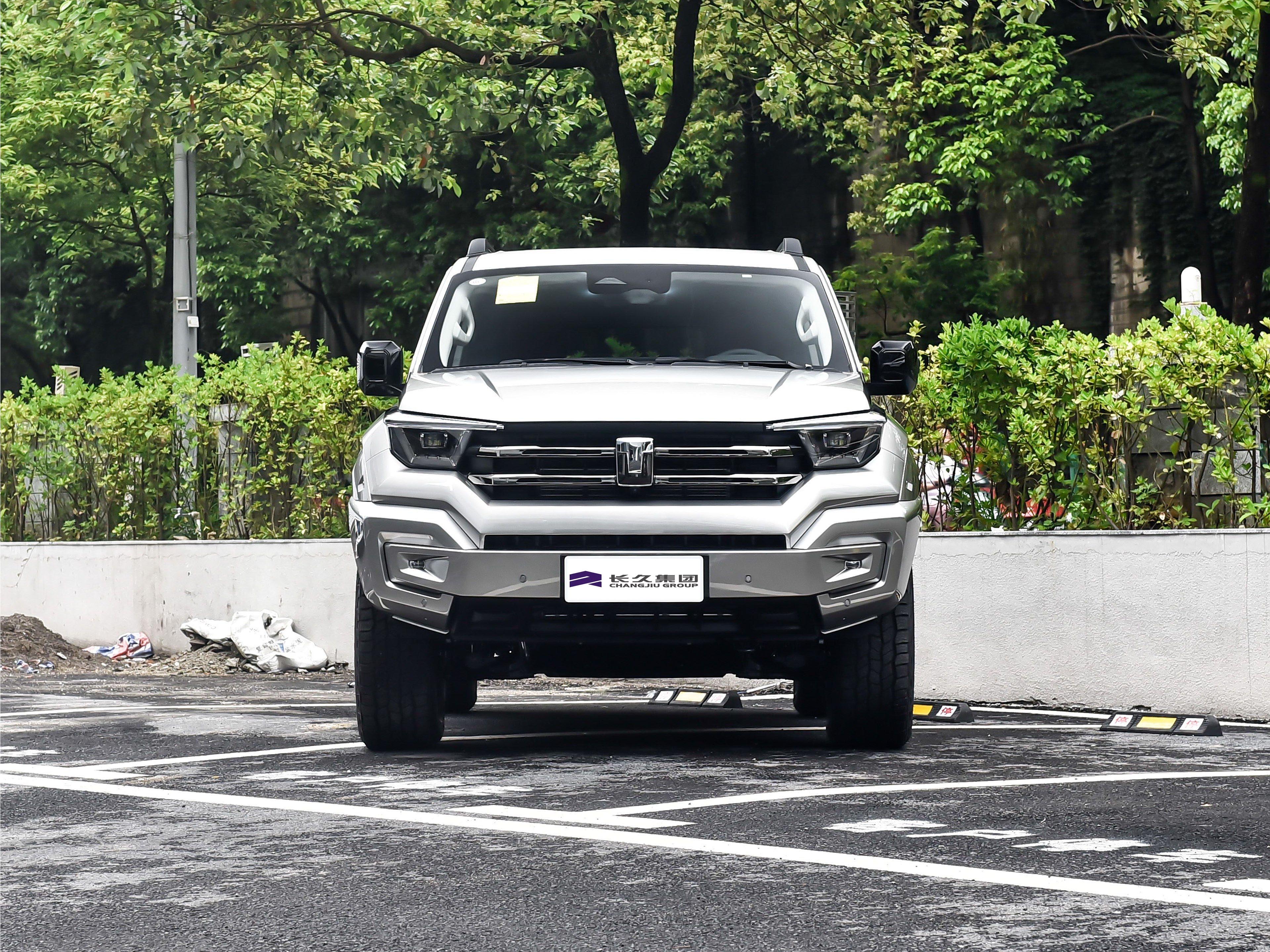 坦克400 HI4-T插入式混合动力SUV