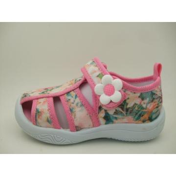 Kid girl flower canvas shoe.