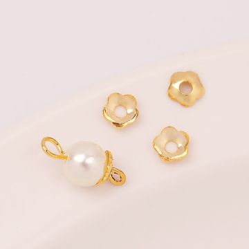Capa de cuentas de latón chapada de oro de 14k para joyas - Capa de receptáculo de flor de ciruela duradera (4 mm)