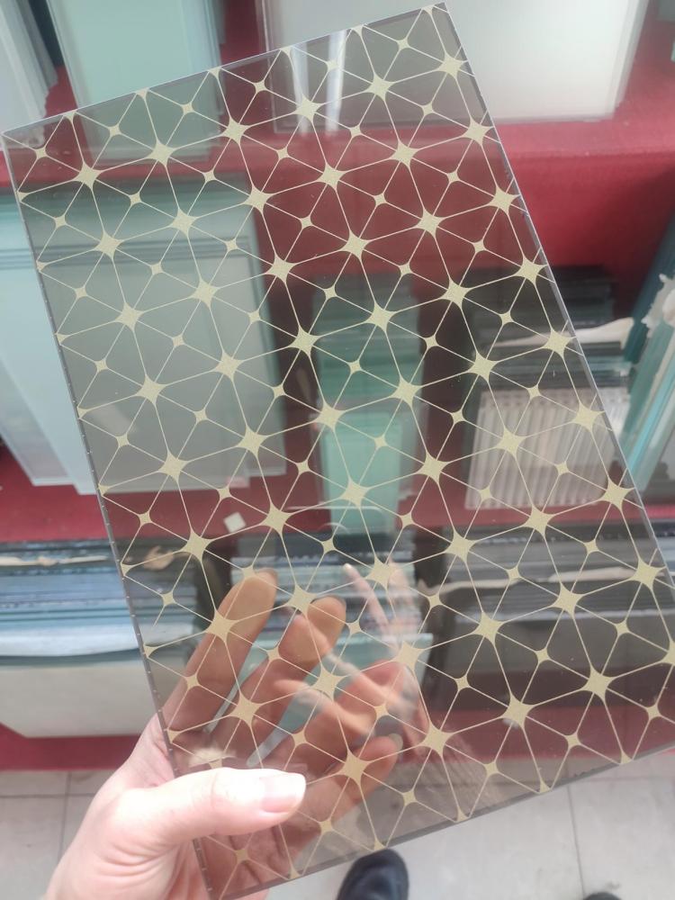 Interlayer-printed laminated glass