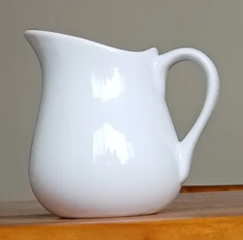 Hot Selling Large Capacity White Ceramic Milk Jug with Handgrip