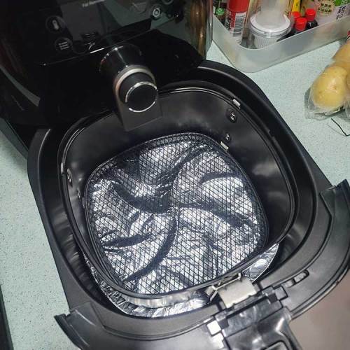 Papel de aluminio en horno tostador Air Fryer