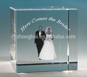 Romantic Clear Engraved Crystals Love Cube For Wedding Table Decoration