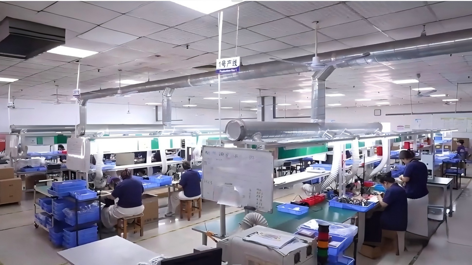 Linha de produção de fabricação de antenas na fábrica de comunicação Ying Shun