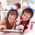 Headset Anak LED Kabel Aman Volume Terbatas 85dB