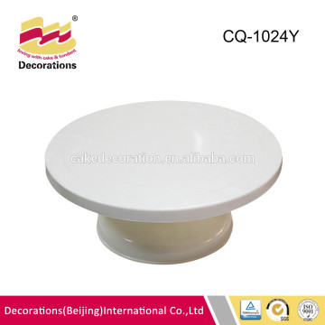 Plastic cake turntable