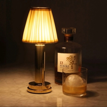 Wireless Ladung USB Dimm -LED -Schreibtischlampe für Schlafzimmer und Hotels