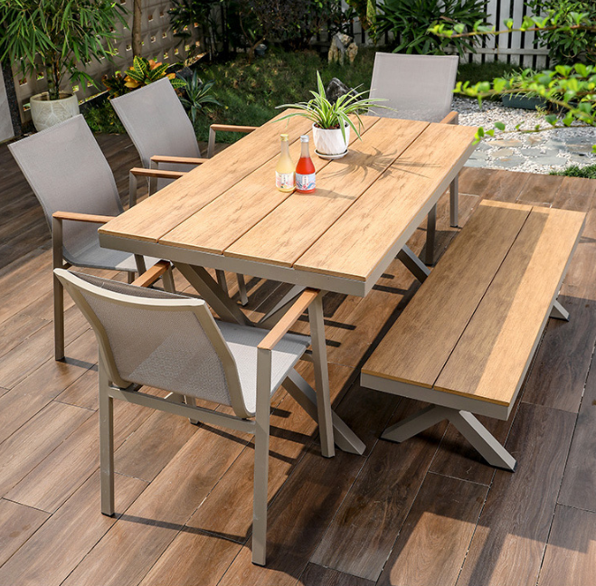 Rust-resistant outdoor chair in carbon steel