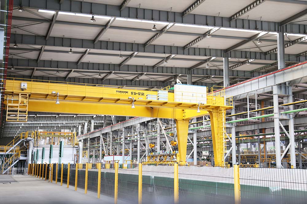 overhead and gantry crane