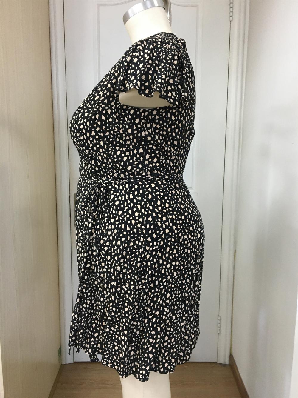 Robe portefeuille grande taille noire et blanche