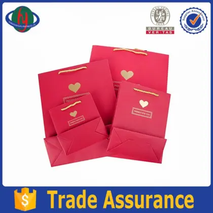 Valentine 's Day White and red gift bags