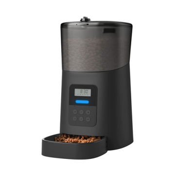 Automatic pet feeder with twist lock cover
