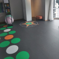 piso de ginásio coberto de cor verde
