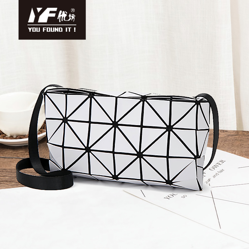 New geometric rhomboid bag with one-shoulder slanting span for ladies