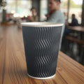 Copos de café de papel de 10 onças com isolamento térmico e tampa