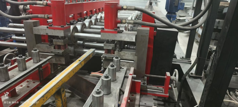 Reinforced Bridge Cover Forming Machine Technology