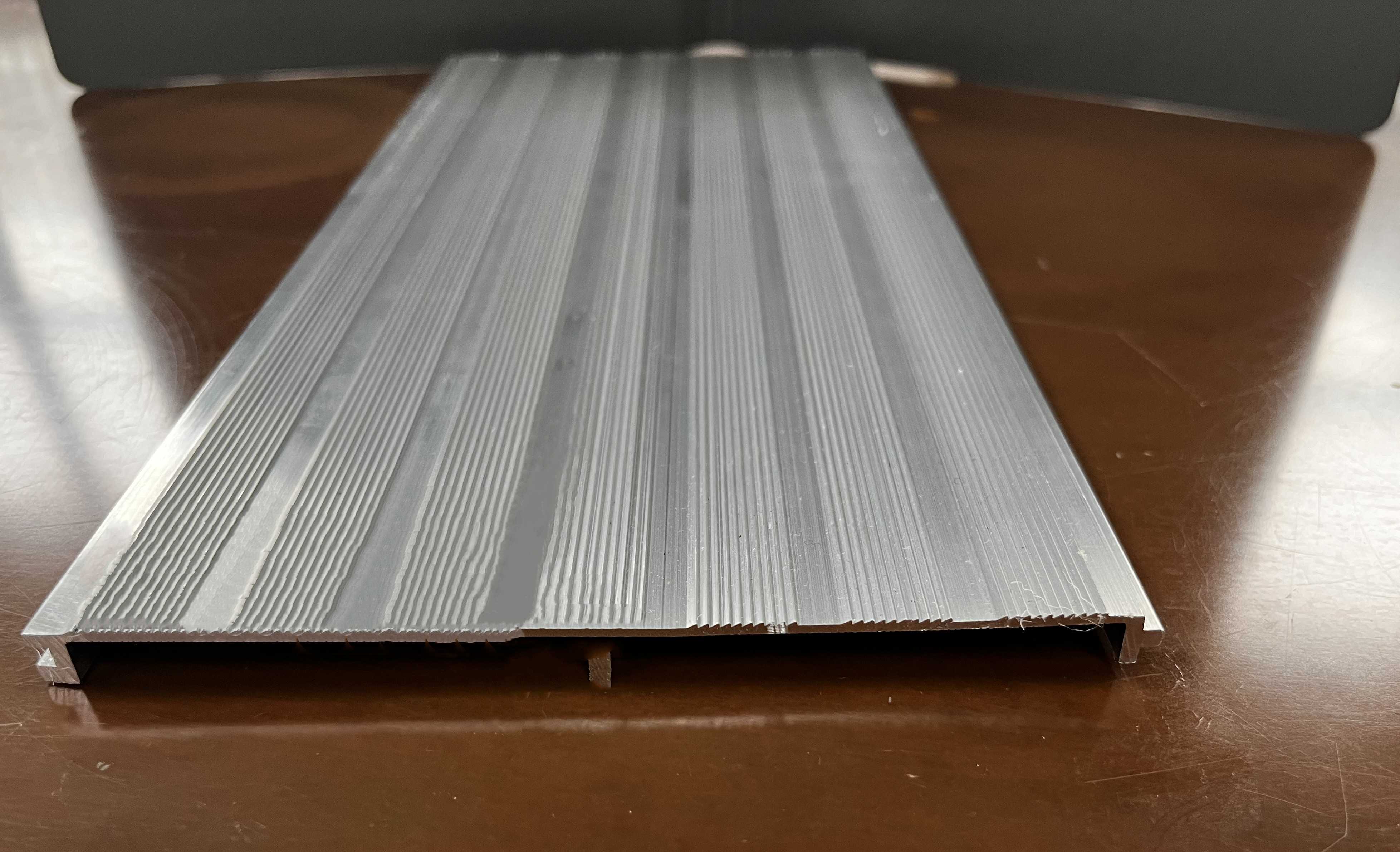Profil aluminium kanggo papan mat