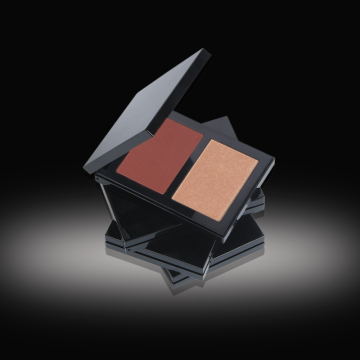 Palet serbuk yang ditekan khas dengan bronzer untuk kontur muka