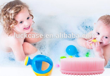 2016 Hot Selling Wholesale Practical FDA Approved Softness Silicone Brush For Baby Hair Washing