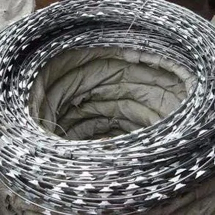 Hot dipped galvanized double twist razor wire roll