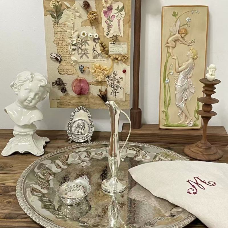 Luxury Silver Plated Dinnerware with Exquisite Embroidered Napkins