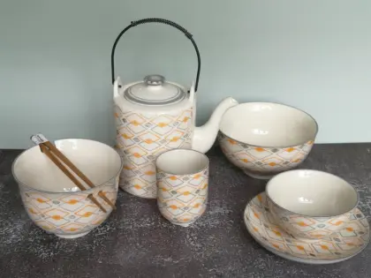 Porcelain dinnerware set with teapot