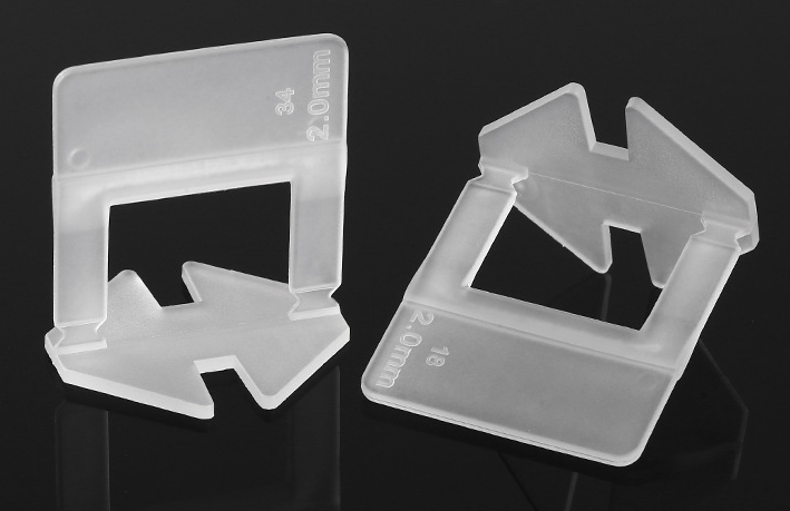 Leveler with solid base