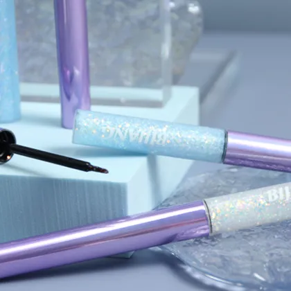 Shiny liquid eye shadow