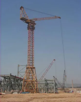 Heavy lifting equipment tower crane