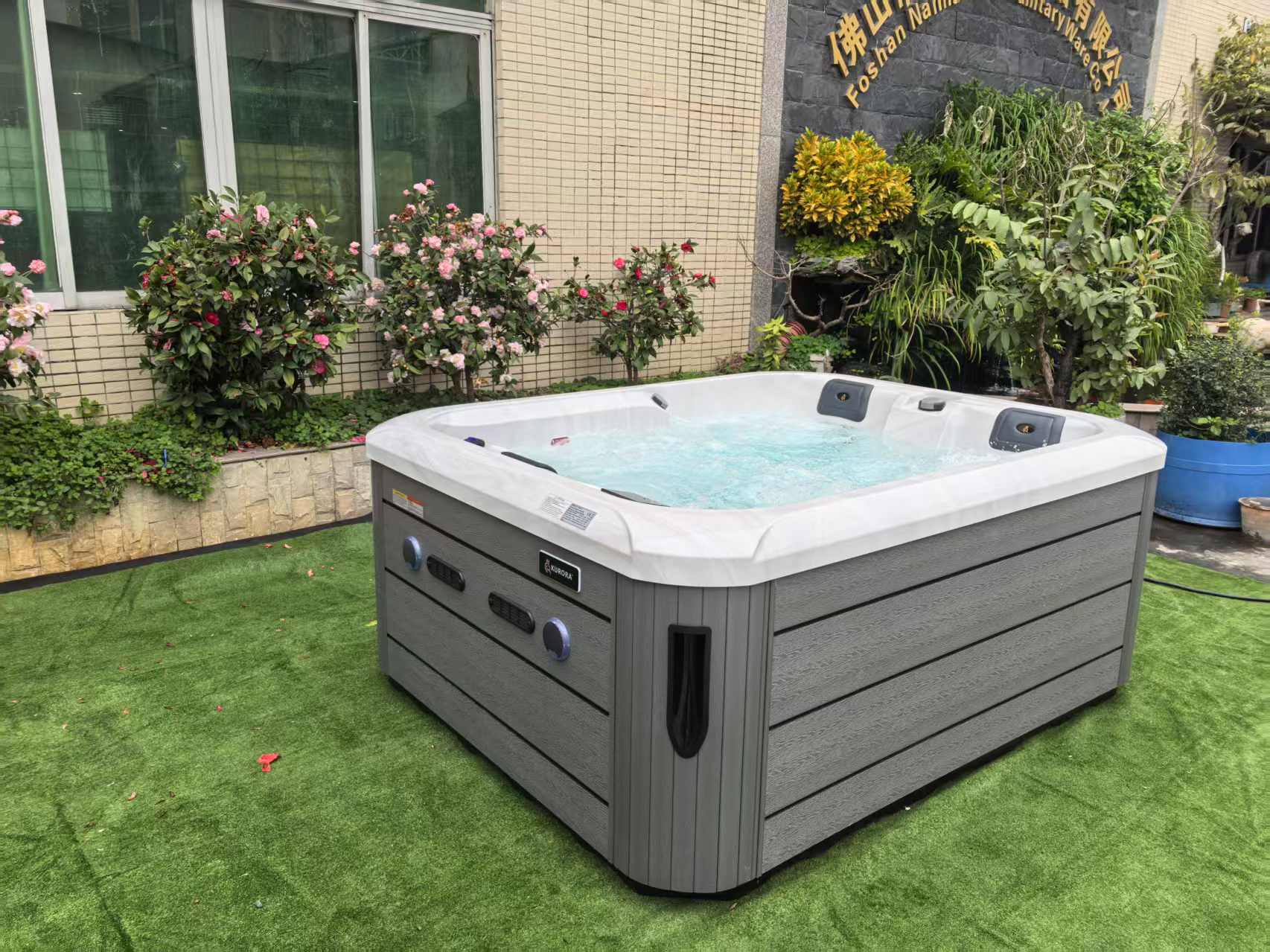 outdoor jacuzzi tub
