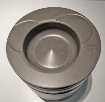 Piston de moteur STR01