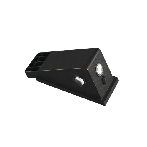 Luz de la cerca solar moderna con diseño triédrico