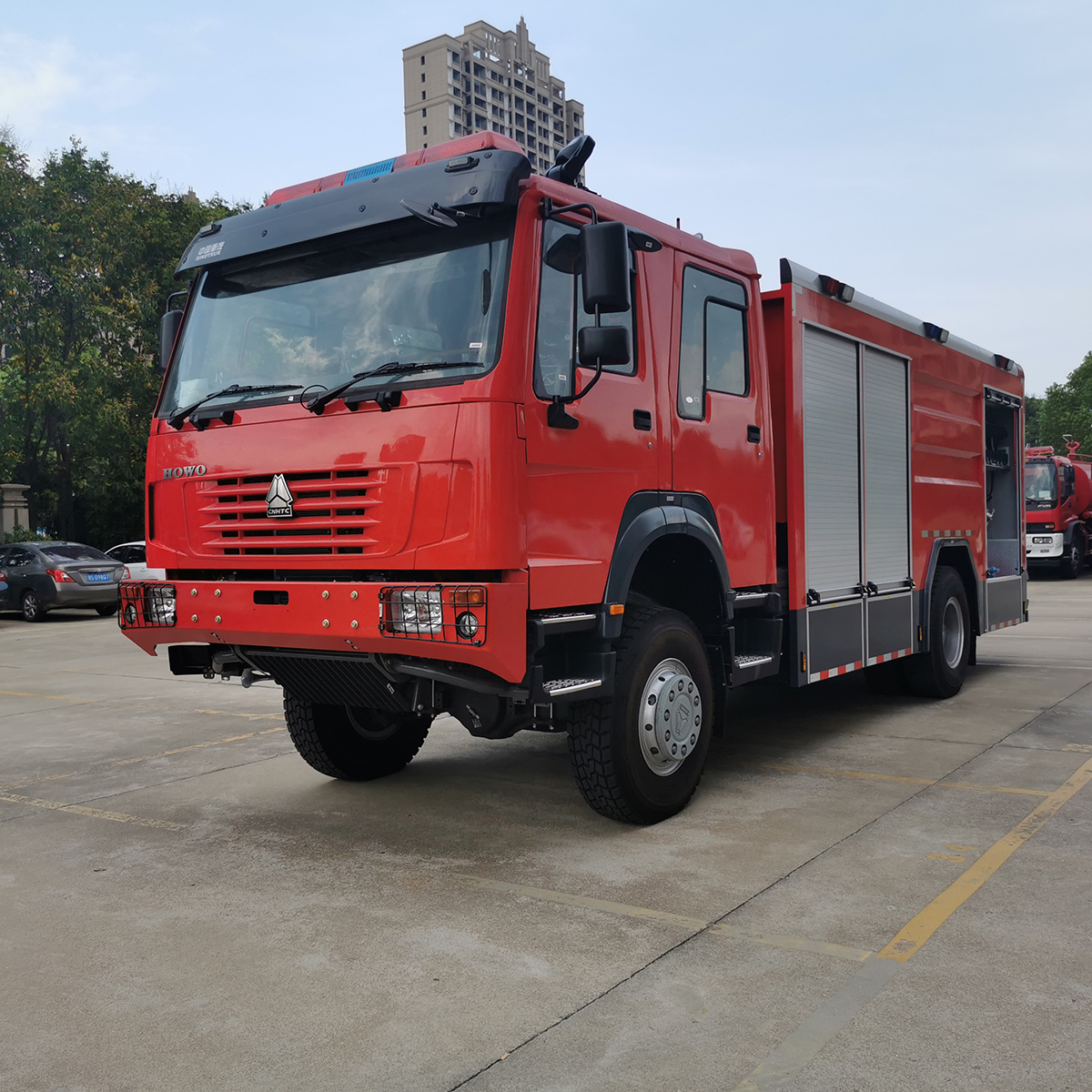 HOWO 4X4 RHD water foam fire fighting truck