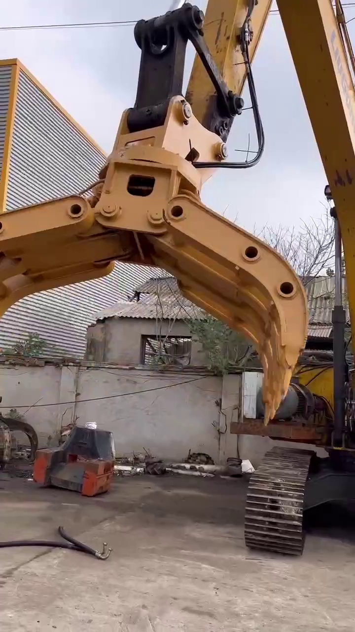 Efficient Scrap Grapple Tool for Industrial Waste Management