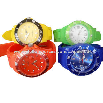 Silicone Sports Analog Quartz Watch with Colorful Band Available