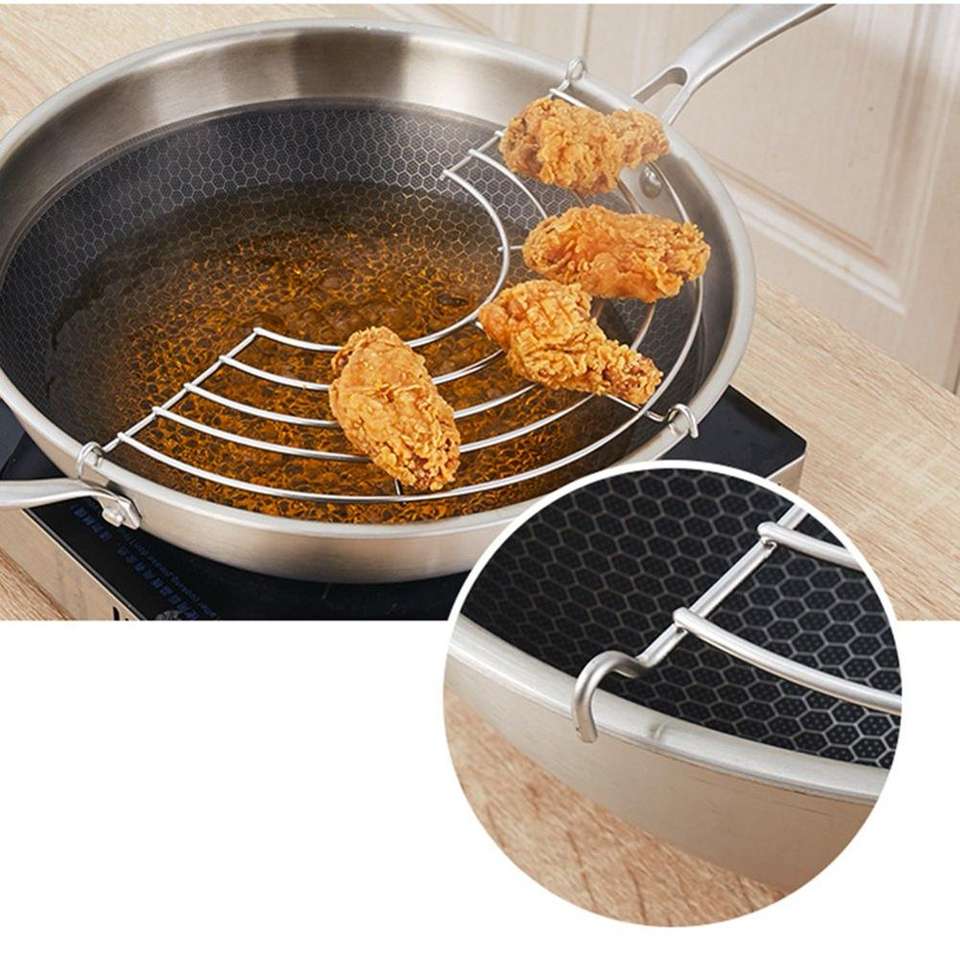 Oil Draining Cooling Rack with fried chicken