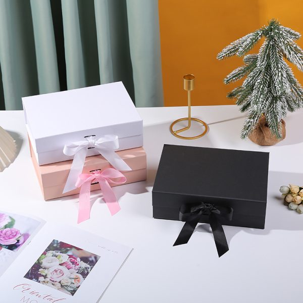 Magnetic Foldable Packaging Box with Ribbon